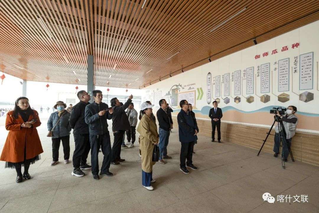 新疆喀什文艺工作者开展"深入生活、扎根人民"采风创作活动
